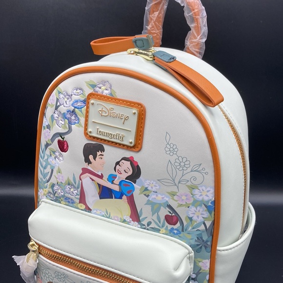 24HR DROP ‼️ Loungefly Snow White & Dwarves Backpack - Picture 6 of 7